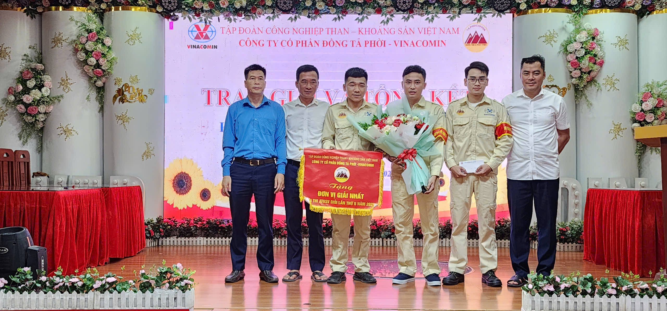 Đội thi phân xưởng Cơ điện - Tuyển khoáng xuất sắc đạt giải nhất Hội thi